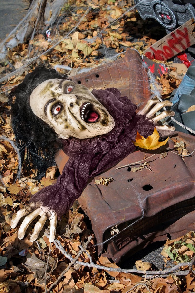 Crawling Groundbreaker Zombie - PopFun