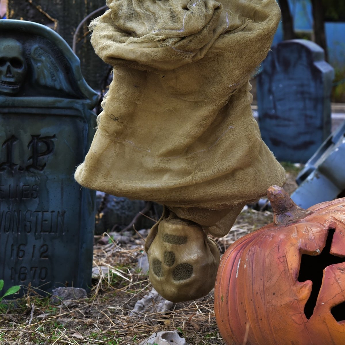 Hanging Haunted Corpse - PopFun