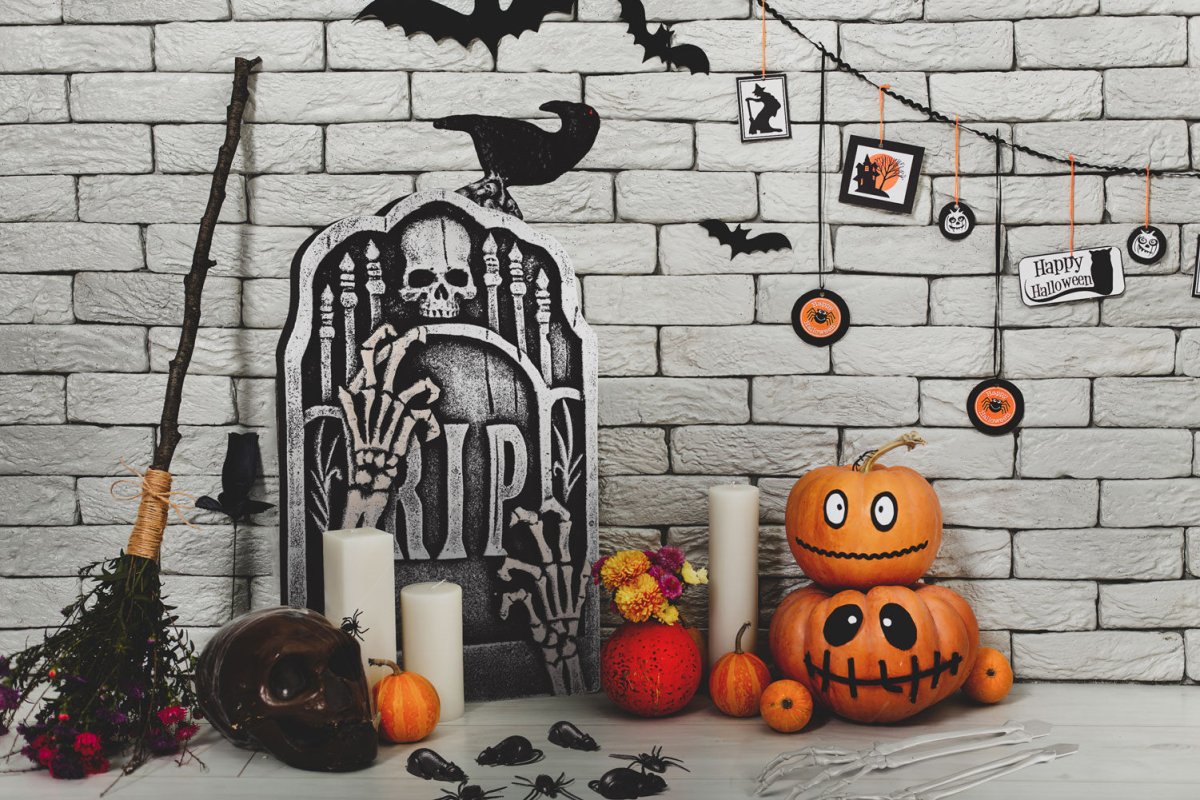 Terrifying Tombstone Lawn Decorations - PopFun